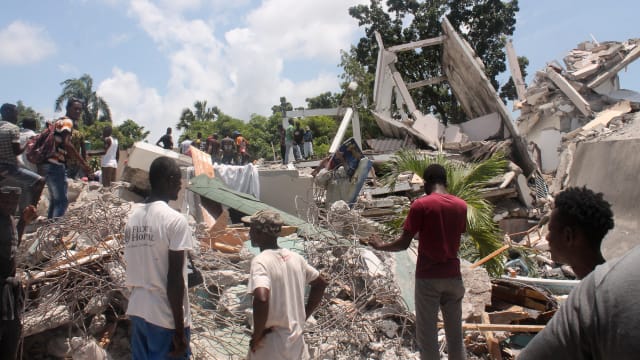 海地地震死亡人数增加至近两千人