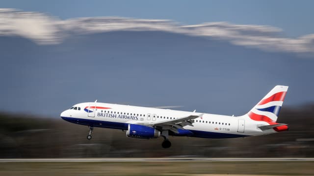 飞往新加坡的英航客机险在空中与另一客机相撞