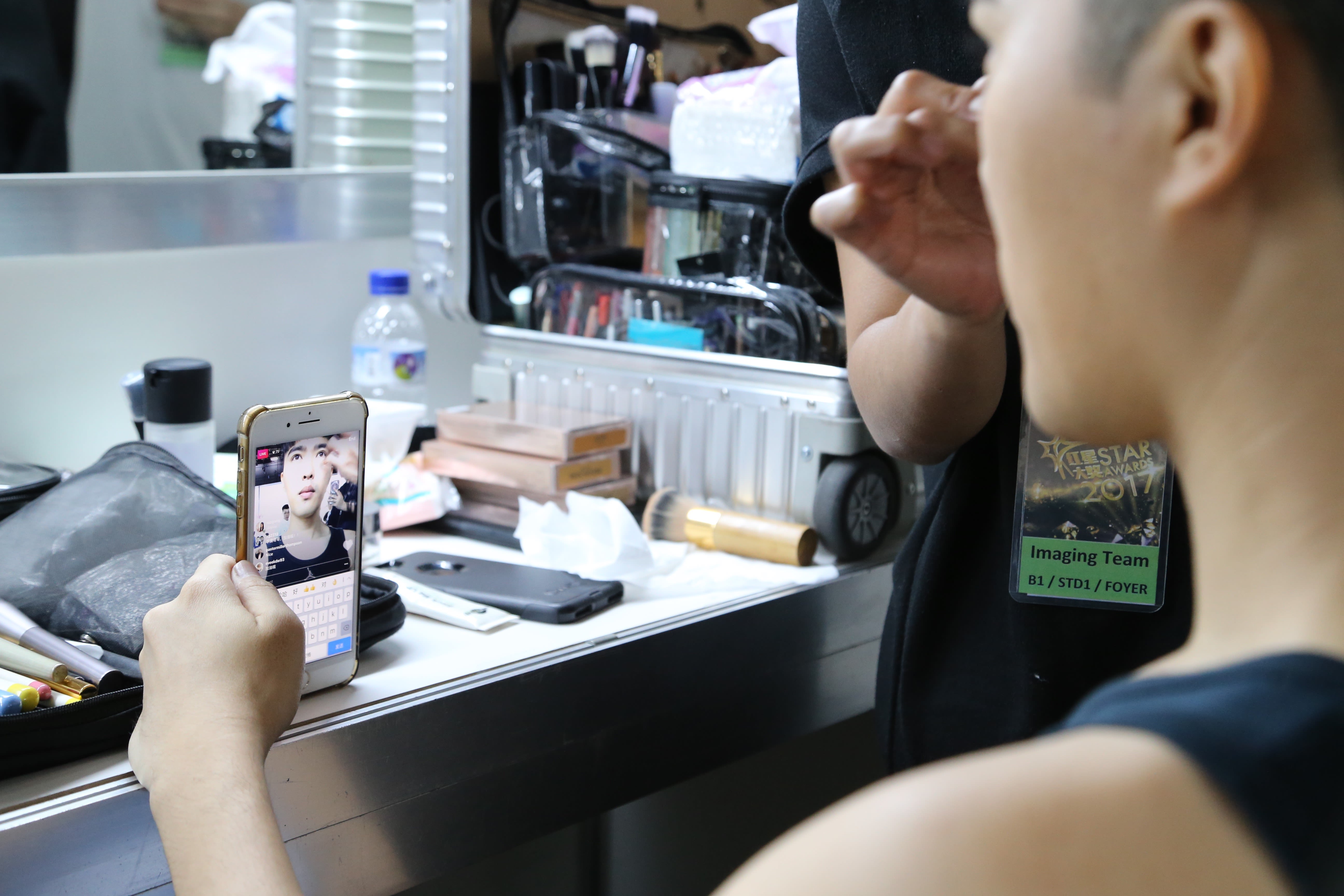 What Did Rui En & Rebecca Lim Do Together At Star Awards 2017? - 8days