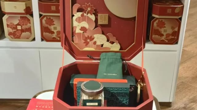 商家打擦边球？中国2398元中秋礼盒内没月饼
