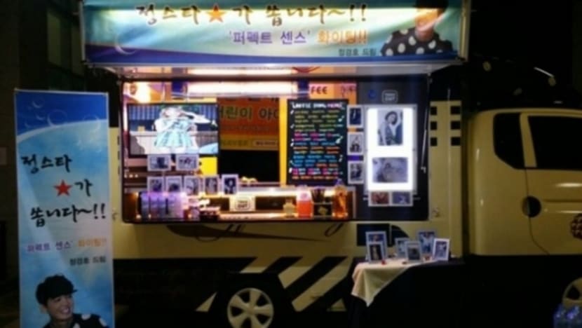Jung Kyung Ho Gifts SNSD′s Sooyoung with Snack Truck on Drama Set