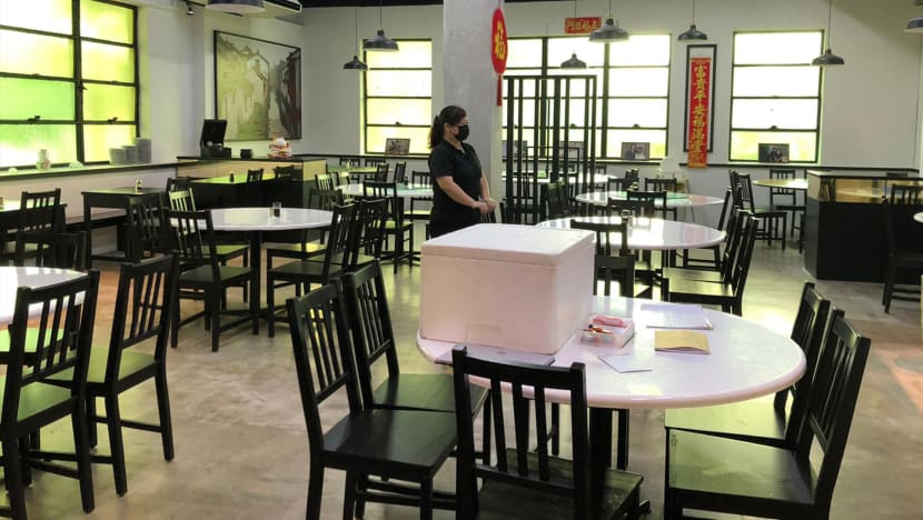 “Business is so bad SDAs are ignoring us ’cos we’re empty” — Eateries See Thin Crowds Even With Dining Ban Lifted