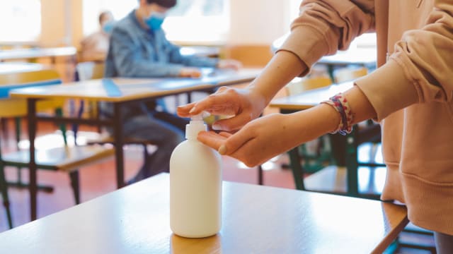 中小学出现确诊病例一览  