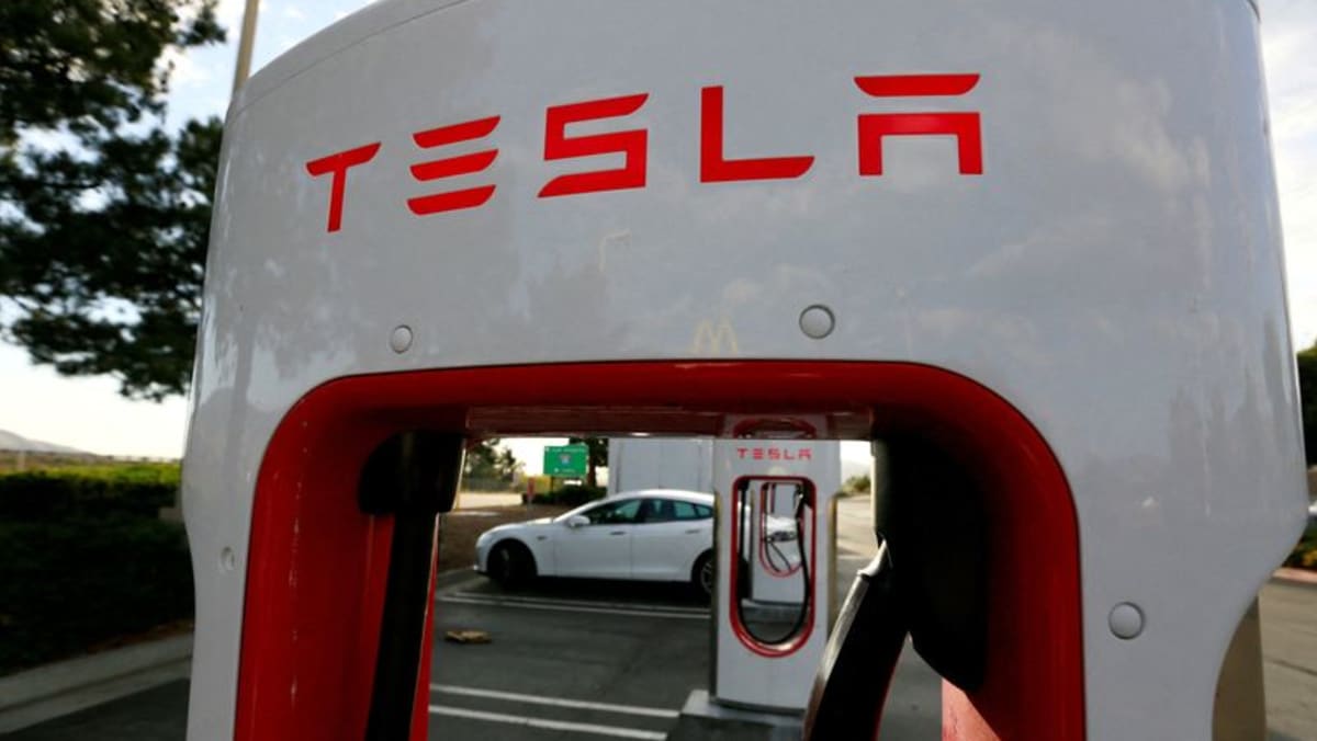 Tesla menarik kembali 362.000 kendaraan AS karena perangkat lunak self-driving penuh