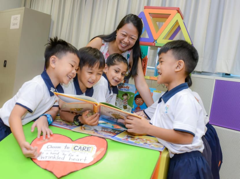 A teacher in Cantonment Primary School reading to her students