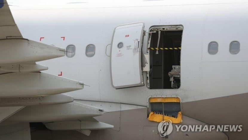 Asiana henti jual tempat duduk sebelah pintu kecemasan A321-200 susuli lelaki buka pintu ketika di ruang udara