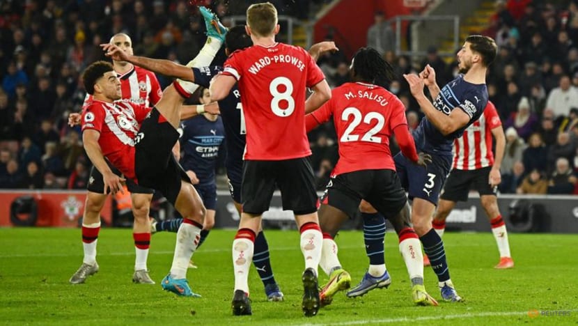 Man City held at Southampton as winning run ends
