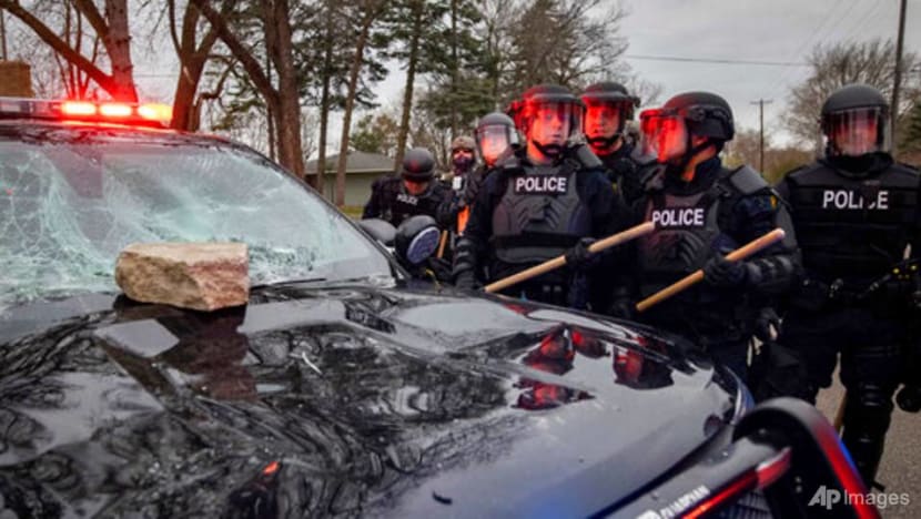 How does an officer use a gun instead of a Taser? How does an officer use a gun instead of a Taser?