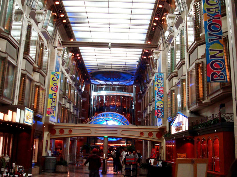 Royal Promenade, Adventure of the Seas.