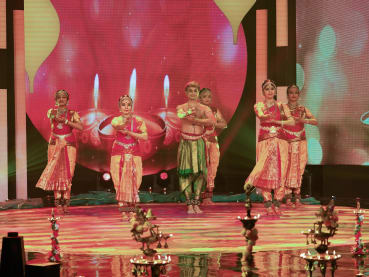 Watch popular Vasantham celebrities and more in Mediacorp’s Amarkala Deepavali countdown show