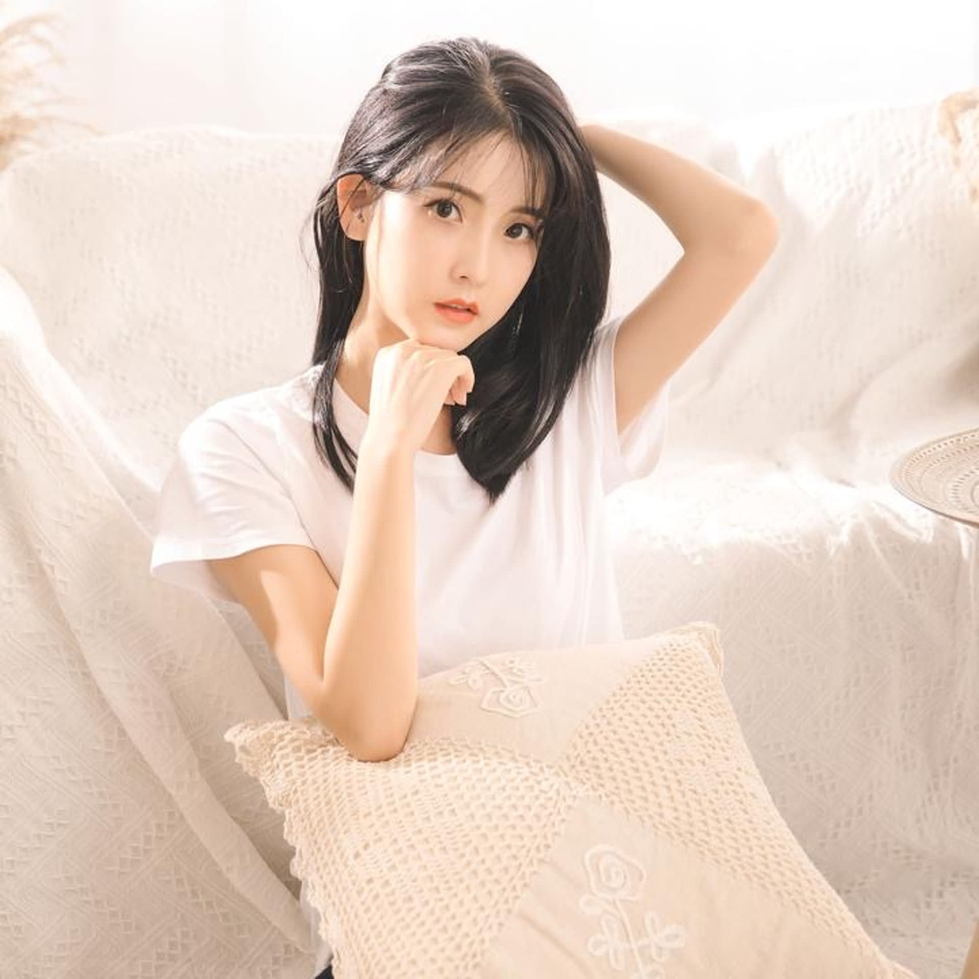 This 22-Year-Old Douyin Star Is Famous For Looking Like A Young Vivian