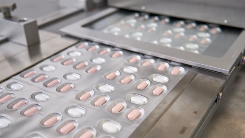 Pfizer-BioNTech mohon kelulusan di S'pura bagi pil anti COVID-19