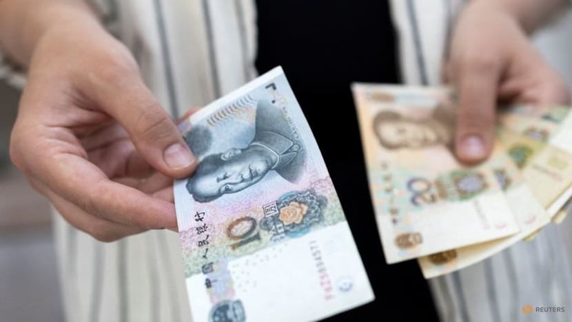 China considers longer trading hours for onshore yuan: Sources China considers longer trading hours for onshore yuan: Sources