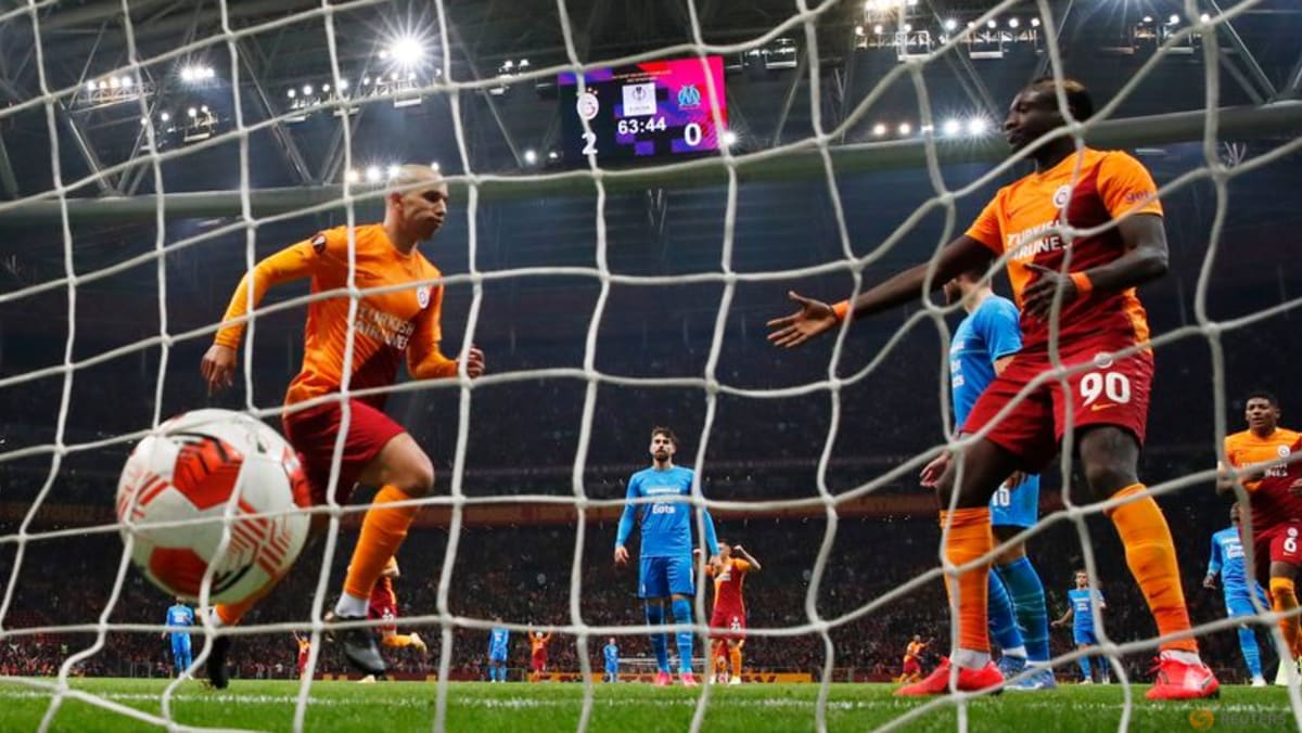 Galatasaray advance and knock Marseille out of Europa League