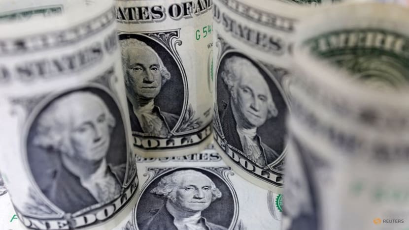 Euro finds footing, dollar wobbles toward Fed minutes