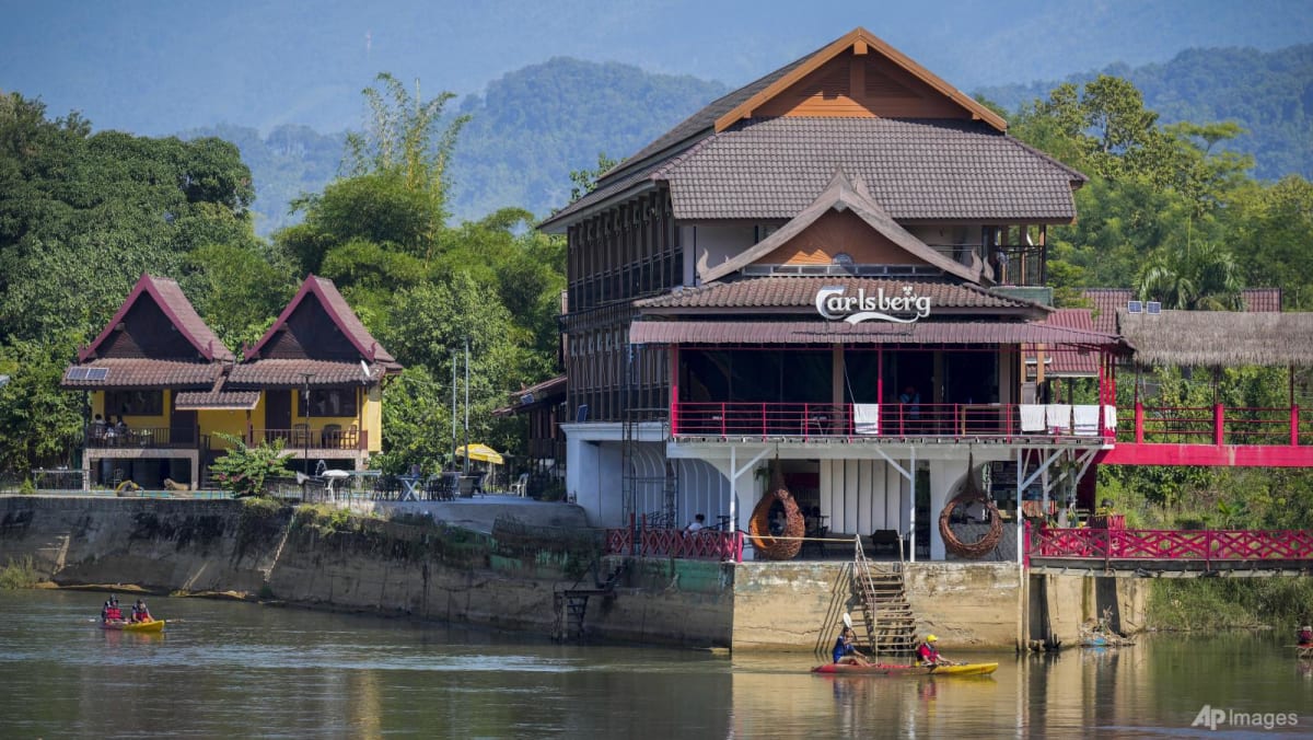 New Zealand citizen poisoned by tainted alcohol in Laos returns home New Zealand citizen poisoned by tainted alcohol in Laos returns home