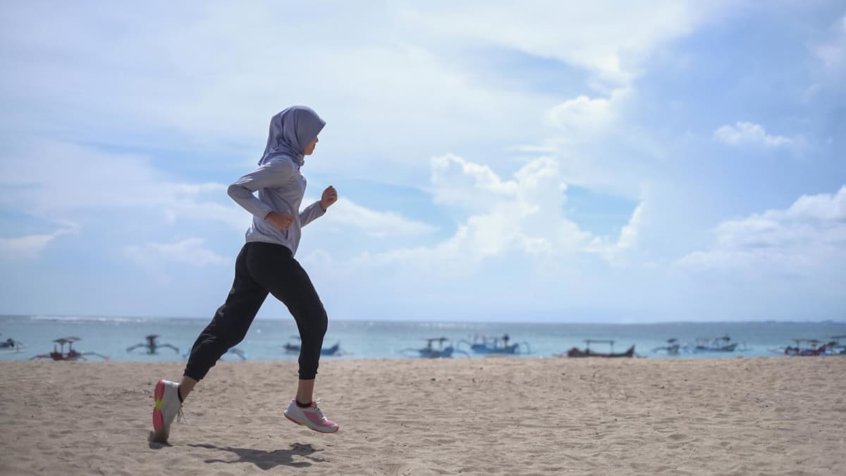 Tren ‘Strava Jockey’ di Indonesia menjadi viral, namun membeli peralatan kebugaran memiliki potensi risiko, kata para ahli