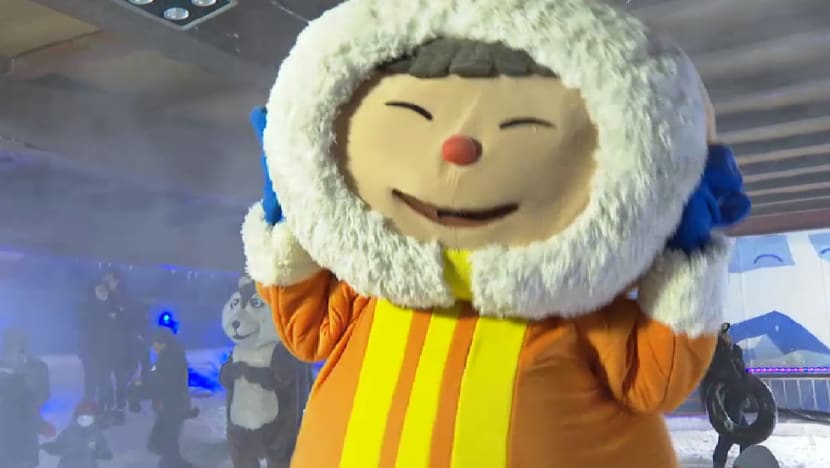 First maskless Christmas since COVID-19: Crowds swell at attractions as tourists return to Singapore First maskless Christmas since COVID-19: Crowds swell at attractions as tourists return to Singapore