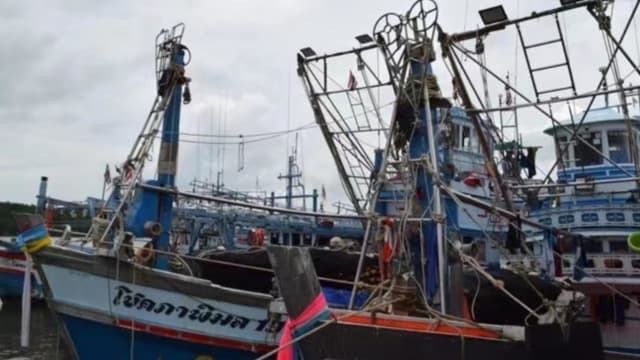不满油价暴涨 泰国渔民返航罢工
