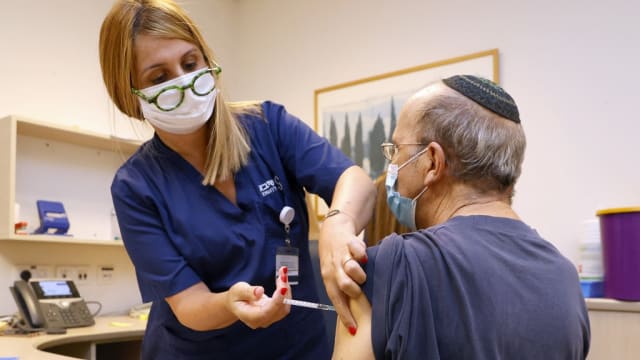以色列40岁以上人口可施打疫苗追加剂