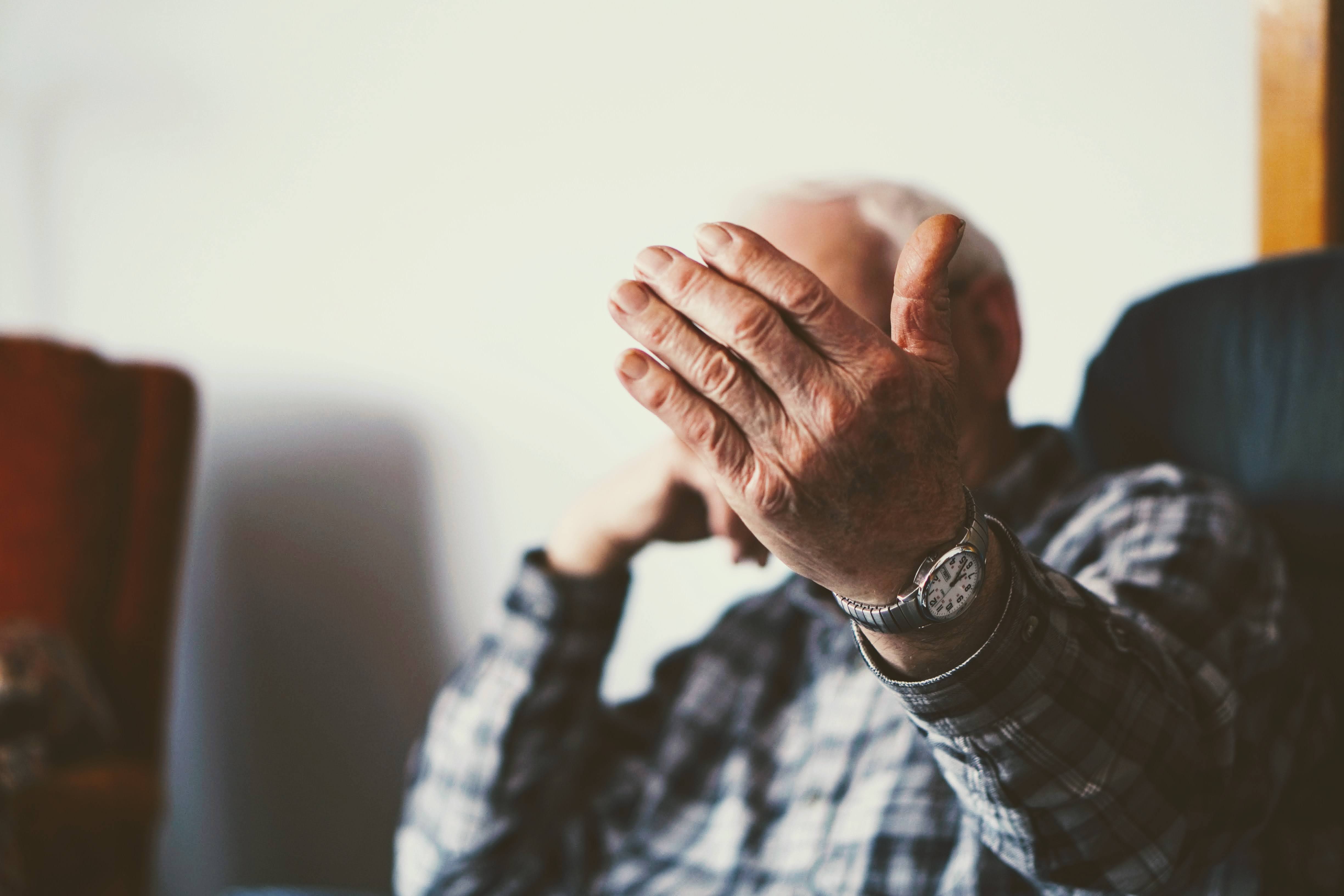 Older people with positive views of aging perform better on hearing tests and memory tasks and are less likely to develop psychiatric illnesses like anxiety, depression, post-traumatic stress disorder and suicidal thoughts.