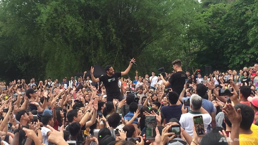 2,000 fans turn up for Nas Daily’s meet-and-greet at Botanic Gardens