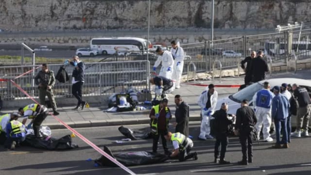 耶路撒冷发生枪击案 两枪手朝巴士站开枪三人死亡