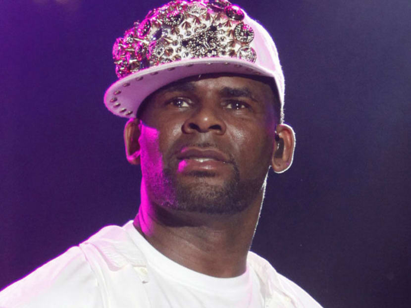 r kelly messed with which young singer