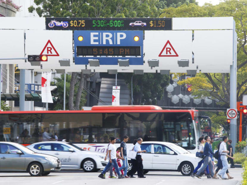 Electronic Road Pricing (ERP) rates will be lowered by between 50 cents and S$1 on some roads and expressways, during the coming December school holidays from Saturday (Nov 18). TODAY file photo