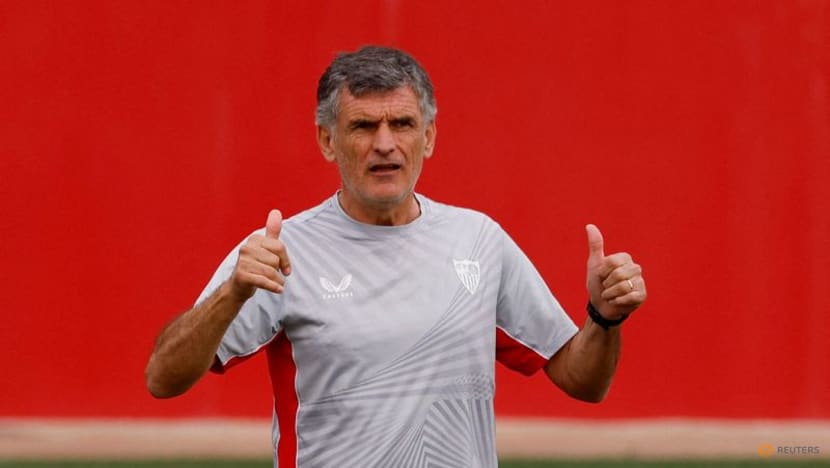 Sevilla coach Mendilibar renews contract until 2024