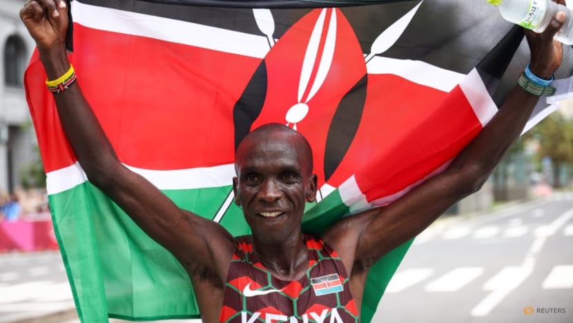 Athletics: Kenya's Kipchoge wins men's marathon gold Athletics: Kenya's Kipchoge wins men's marathon gold