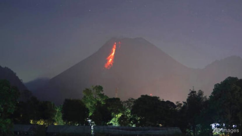 Indonesian volcano unleashes river of lava in new eruption Indonesian volcano unleashes river of lava in new eruption