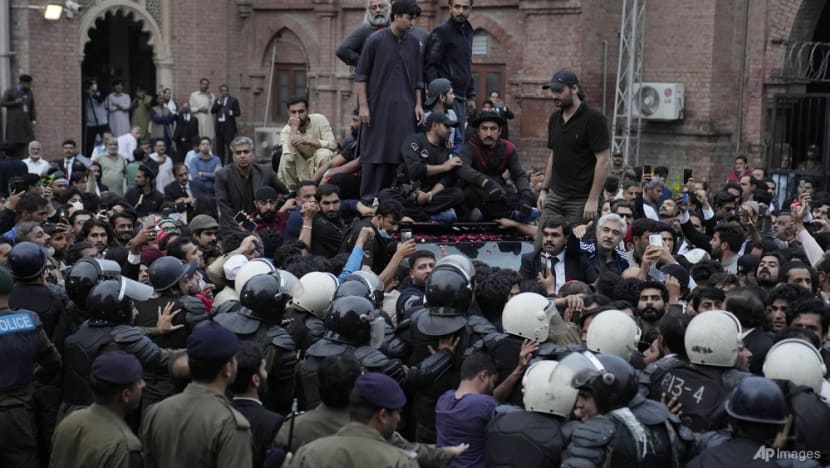 Pakistan court drops arrest warrant against ex-PM Imran Khan Pakistan court drops arrest warrant against ex-PM Imran Khan