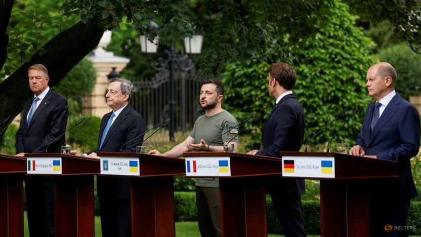 EU backs Ukraine's membership bid as war brings huge shift EU backs Ukraine's membership bid as war brings huge shift
