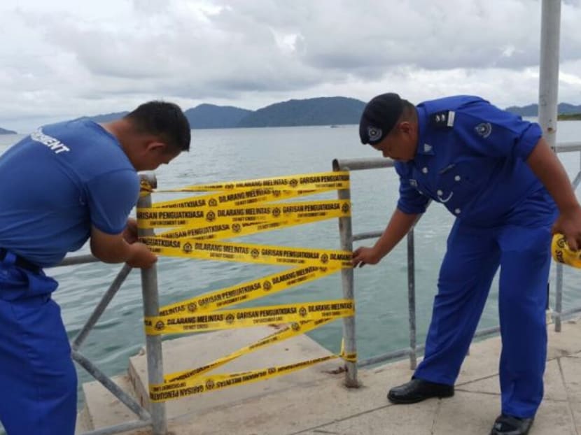 Kota Kinabalu City Hall officers will be stationed at two jetties in Tanjung Aru to prevent tourist boats from using them. Photo: Malay Mail Online.