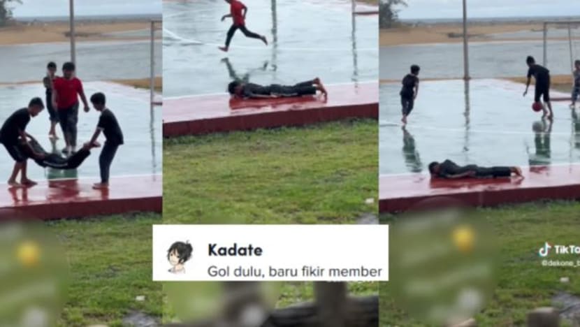 Sempat alihkan rakan cedera tepi gelanggang, telatah kanak-kanak ini undang tawa netizen