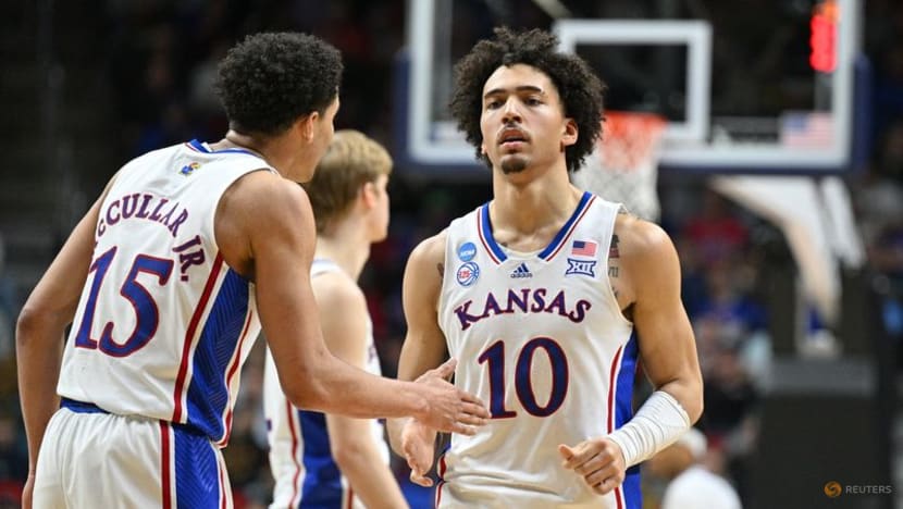 NCAA Tournament roundup: No. 8 Arkansas ousts No. 1 Kansas