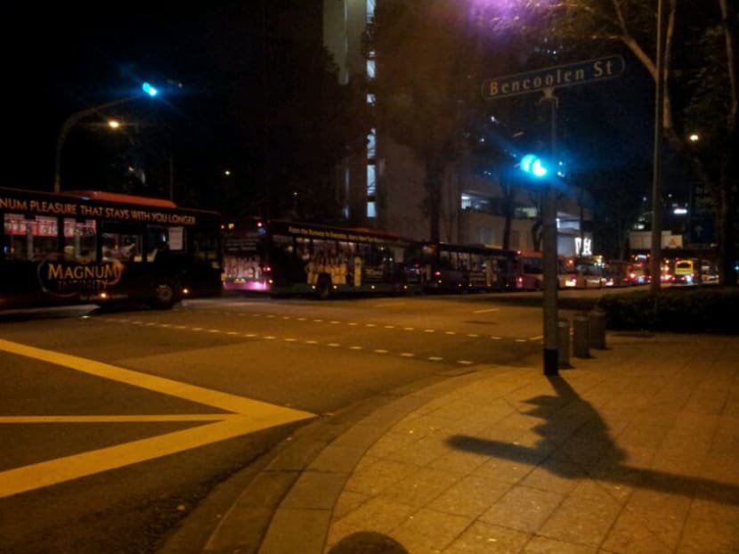 MRT breakdown: North-South, East-West lines down for hours MRT breakdown: North-South, East-West lines down for hours