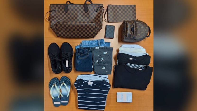 Woman arrested, suspected of spending more than S$5,700 using missing credit card Woman arrested, suspected of spending more than S$5,700 using missing credit card