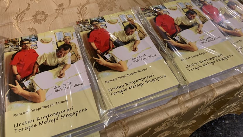 Pengalaman tukang urut tradisional Melayu S'pura dibukukan; usaha lestari seni perubatan tradisional Pengalaman tukang urut tradisional Melayu S'pura dibukukan; usaha lestari seni perubatan tradisional