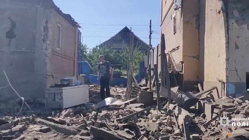 Ukrainians take up new positions as Putin proclaims victory in Luhansk Ukrainians take up new positions as Putin proclaims victory in Luhansk