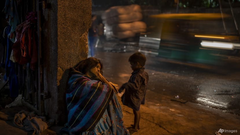 Rescue workers find shelter for homeless as New Delhi experiences one of its worst cold spells Rescue workers find shelter for homeless as New Delhi experiences one of its worst cold spells