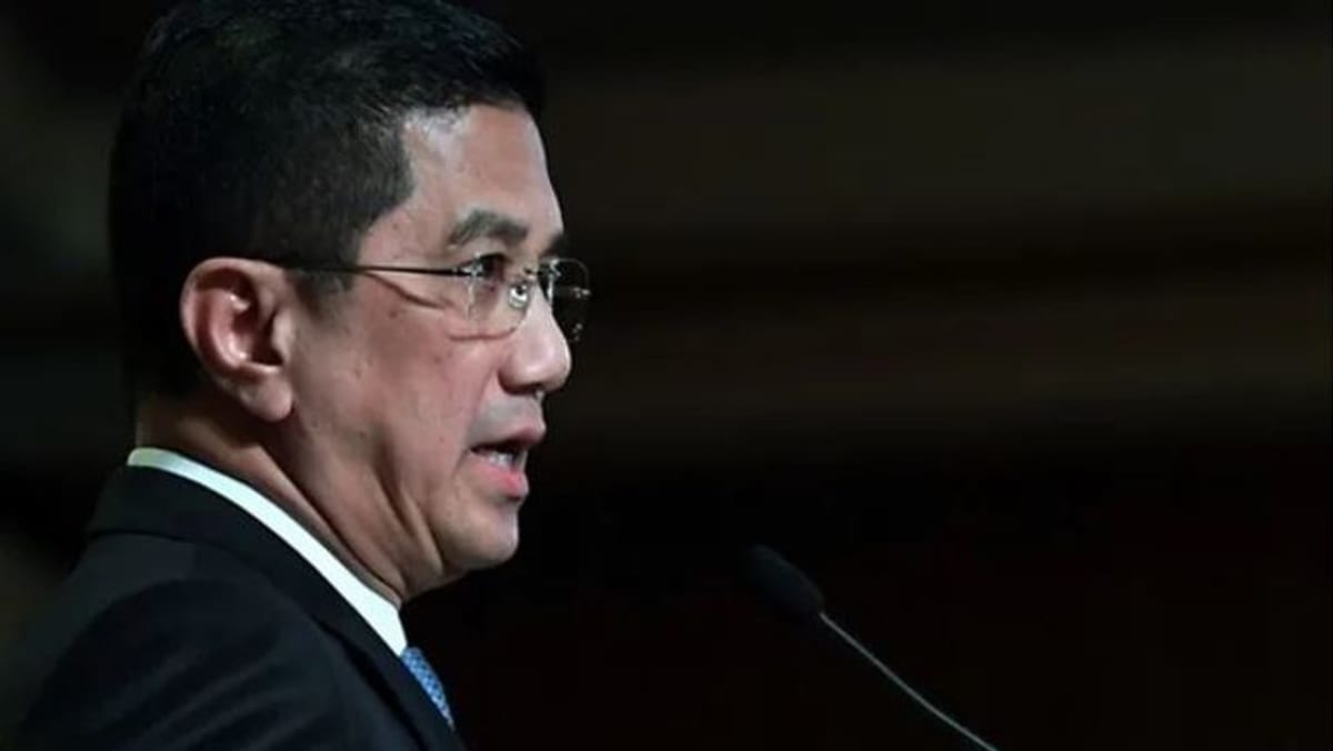 Azmin Ali umum rehat seketika daripada politik M'sia - BERITA Mediacorp