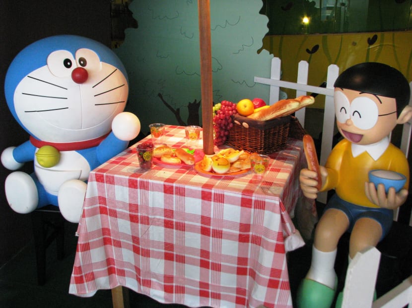 What is Doraemon Party Foam Single Spotlight Ribbon Shop Red DOT