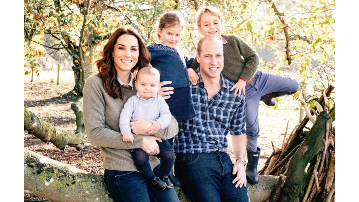 Prince William and Kate release family xmas card 8days