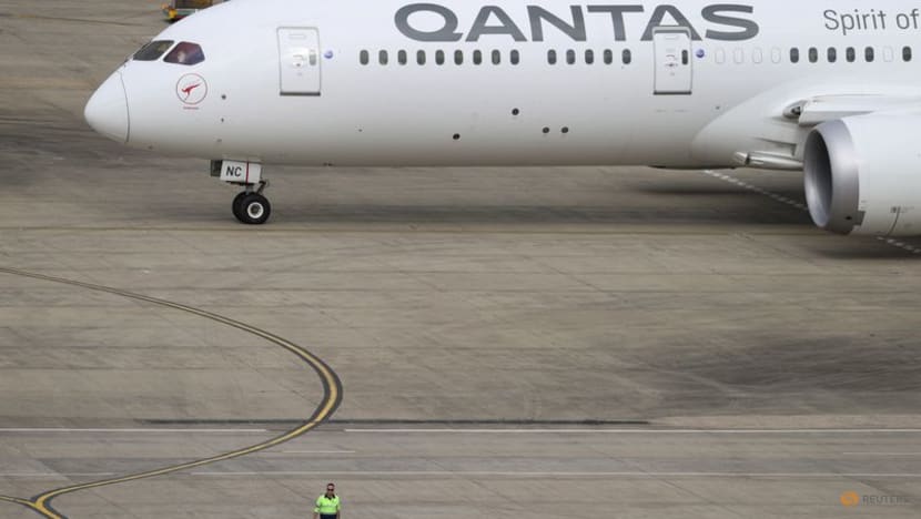 Qantas switches domestic fleet to Airbus in blow to Boeing Qantas switches domestic fleet to Airbus in blow to Boeing