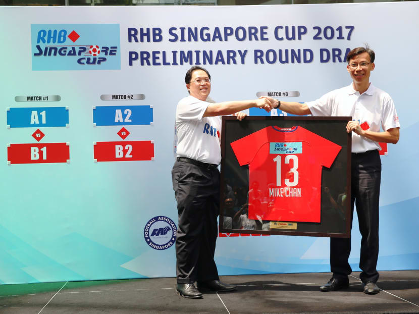 Mr Mike Chan, CEO and Country Head of RHB Bank Singapore (left) and Mr Micheal Foo, Council Member of FAS (right) having a group photo during the token presentation to RHB Singapore at the RHB Singapore Cup 2017 Preliminary Round Draw on 9 May 2017 at Ocean Financial Centre. Photo: Koh Mui Fong/TODAY