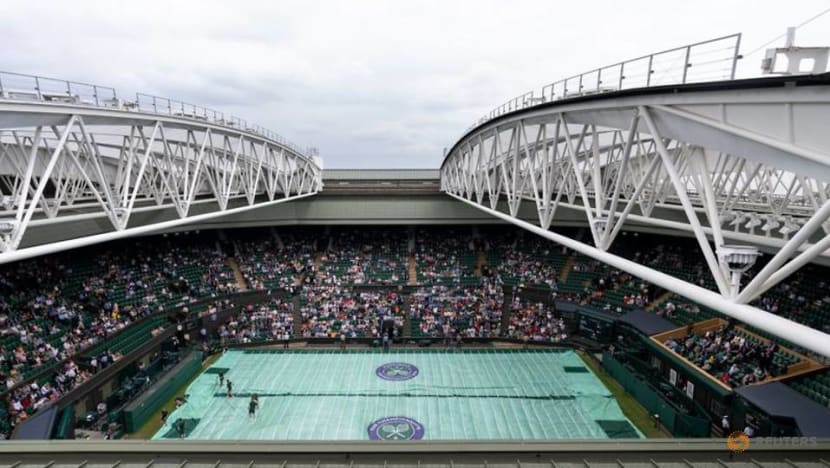 Tennis-Wimbledon defends 'slippery' courts after Serena injury Tennis-Wimbledon defends 'slippery' courts after Serena injury