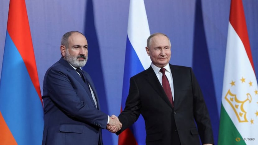 Hosting Putin, Armenian leader complains of lack of help from Russian-led alliance