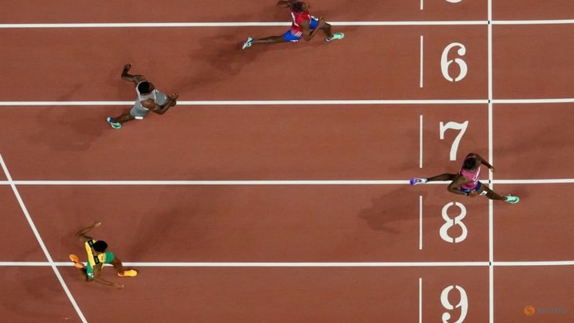 Lyles clocks fastest time in semis after cart crash
